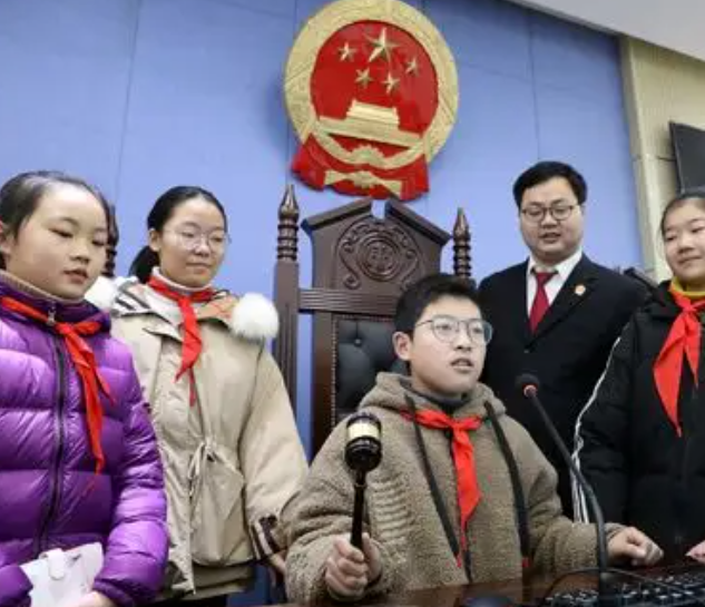 让越来越多学生学会用法律维护自己纷繁展开校园法治作业的立异探究