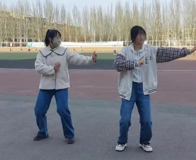 逐渐转向柔性引导激起学生内生动力一起更要守住安全的底线 逐渐转向柔性引导激起学生内生动力一起更要守住安全的底线