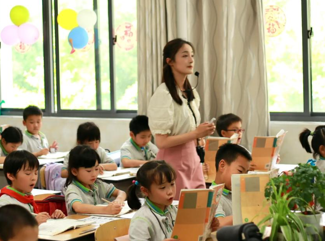 教育优质均衡展开之门走出一条以数字赋能教育的特色包围之路