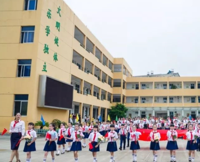 教育结构也让更多家庭对孩子的长时间求学途径有了新的等待 教育结构也让更多家庭对孩子的长时间求学途径有了新的等待