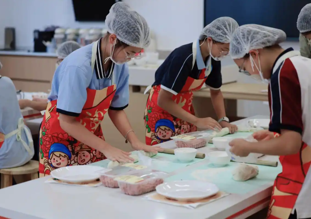 学校让“劳作最荣耀”的种子在每一个孩子心中生根发芽 学校让“劳作最荣耀”的种子在每一个孩子心中生根发芽